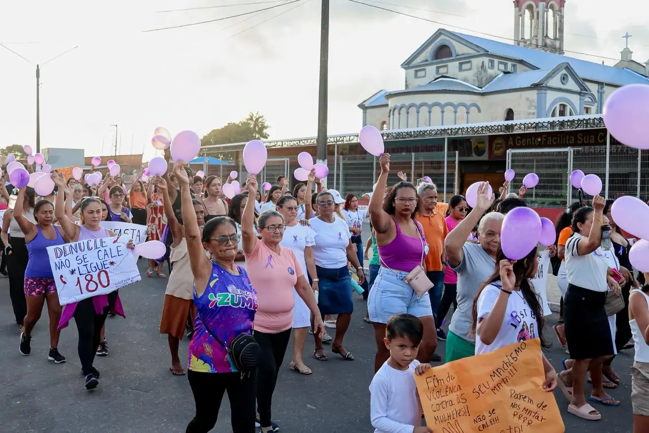 Foto 1 – Prefeitura de Carutapera mobiliza comunidade em caminhada contra o feminicídio